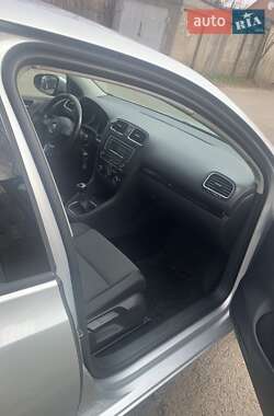 Хэтчбек Volkswagen Golf 2009 в 