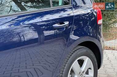 Хэтчбек Volkswagen Golf 2010 в 