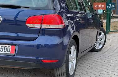 Хэтчбек Volkswagen Golf 2010 в 