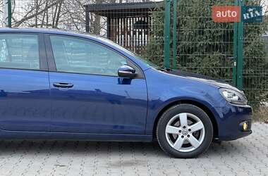 Хэтчбек Volkswagen Golf 2010 в 