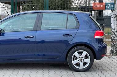 Хэтчбек Volkswagen Golf 2010 в 