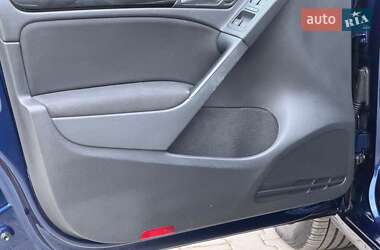 Хэтчбек Volkswagen Golf 2010 в 