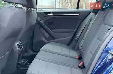 Хэтчбек Volkswagen Golf 2010 в 