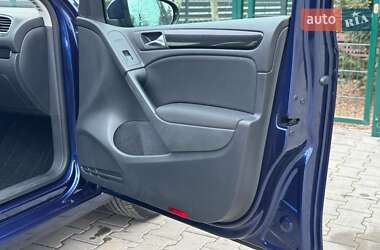 Хэтчбек Volkswagen Golf 2010 в 
