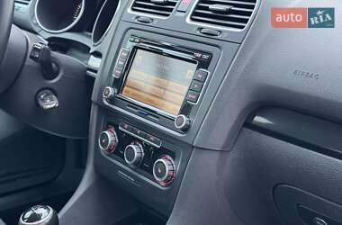 Хэтчбек Volkswagen Golf 2010 в 