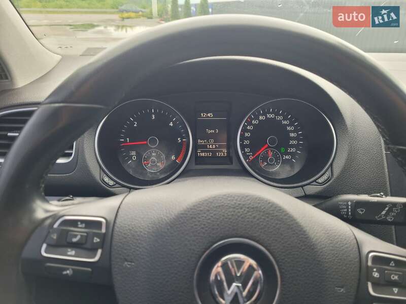 Хэтчбек Volkswagen Golf 2012 в Хусте