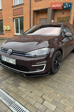 Хэтчбек Volkswagen Golf 2017 в Хмельницком