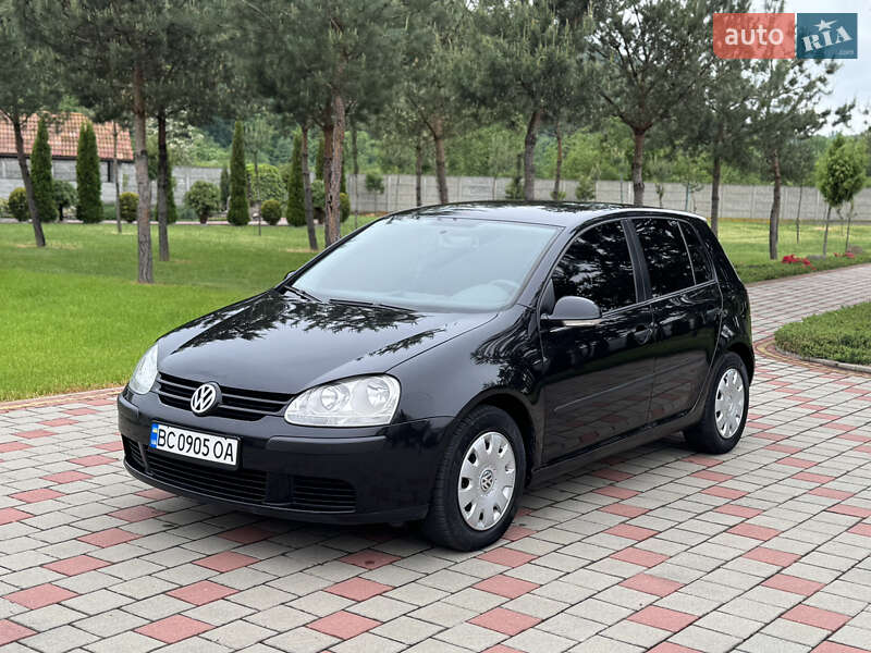Хетчбек Volkswagen Golf 2004 в 