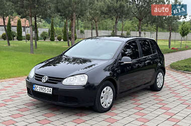 Хетчбек Volkswagen Golf 2004 в 