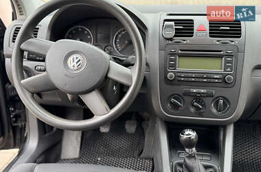 Хетчбек Volkswagen Golf 2004 в 