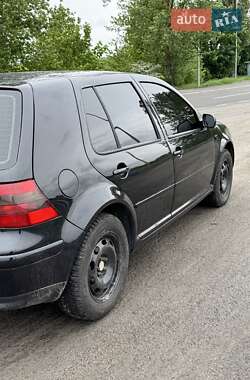 Хэтчбек Volkswagen Golf 2003 в 