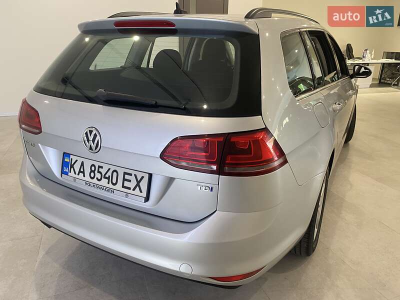 Універсал Volkswagen Golf 2015 в Ірпені