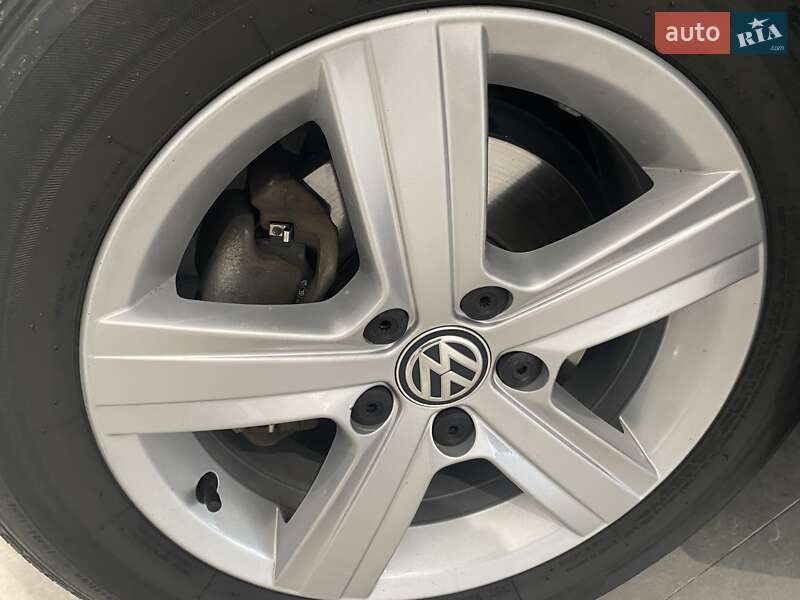 Універсал Volkswagen Golf 2015 в Ірпені