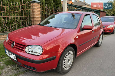 Хэтчбек Volkswagen Golf 2002 в Владимире