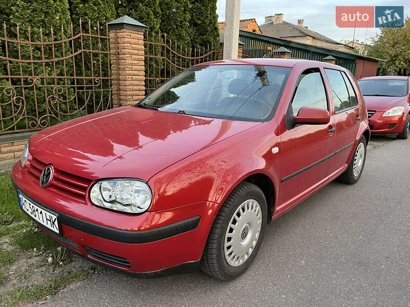 Хэтчбек Volkswagen Golf 2002 в 