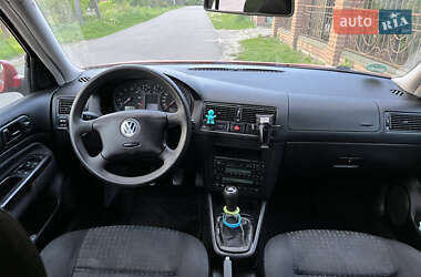 Хэтчбек Volkswagen Golf 2002 в 