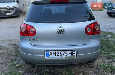 Хетчбек Volkswagen Golf 2003 в 