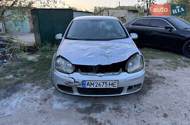 Хетчбек Volkswagen Golf 2003 в 