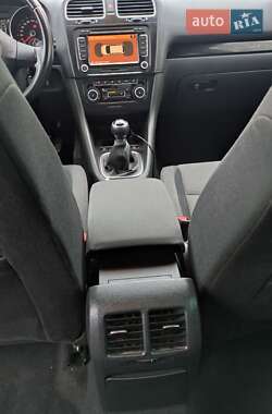Універсал Volkswagen Golf 2010 в 