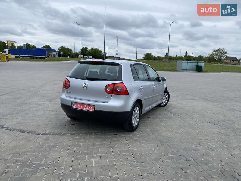 Хэтчбек Volkswagen Golf 2005 в Луцке