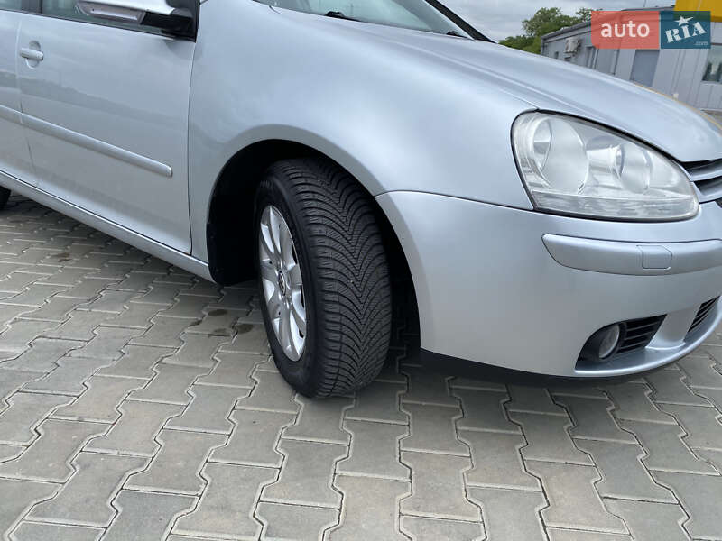 Хэтчбек Volkswagen Golf 2005 в Луцке