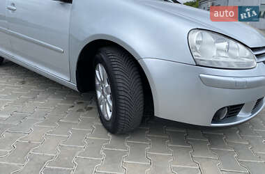 Хетчбек Volkswagen Golf 2005 в 
