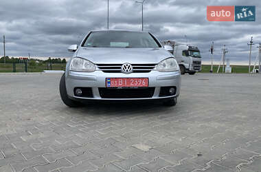 Хетчбек Volkswagen Golf 2005 в 