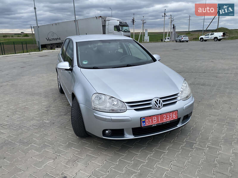 Хэтчбек Volkswagen Golf 2005 в Луцке