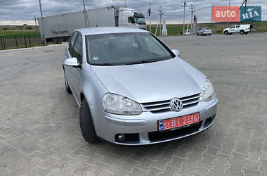 Хетчбек Volkswagen Golf 2005 в 
