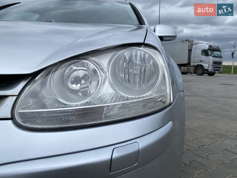 Хэтчбек Volkswagen Golf 2005 в Луцке