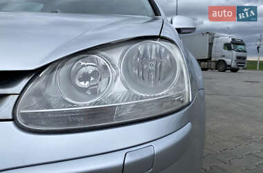 Хетчбек Volkswagen Golf 2005 в 