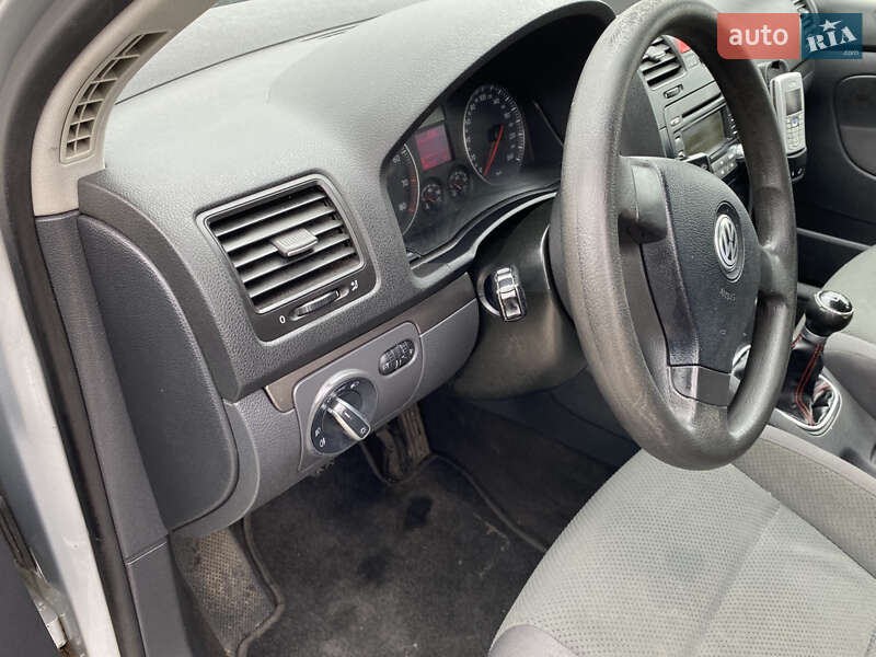 Хэтчбек Volkswagen Golf 2005 в Луцке