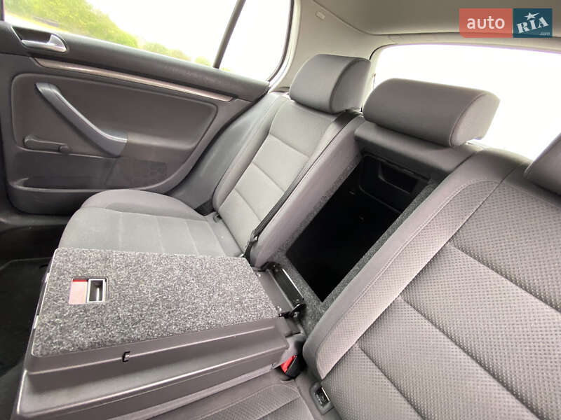 Хэтчбек Volkswagen Golf 2005 в Луцке