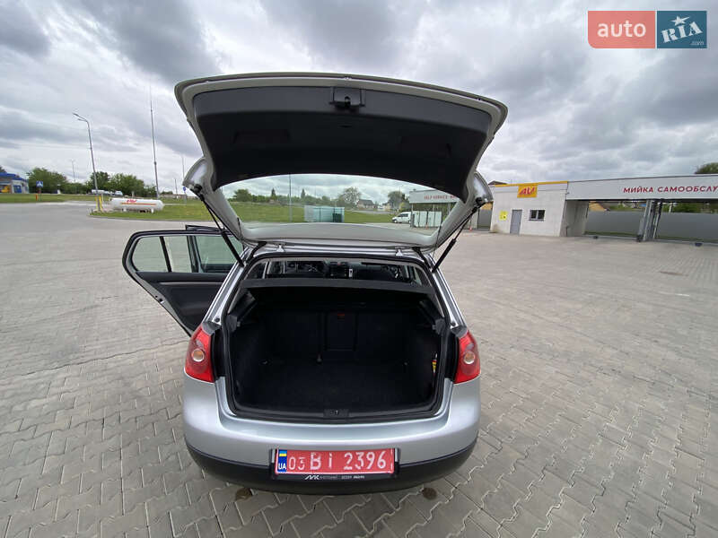 Хэтчбек Volkswagen Golf 2005 в Луцке