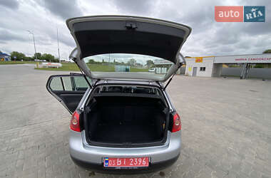 Хетчбек Volkswagen Golf 2005 в 