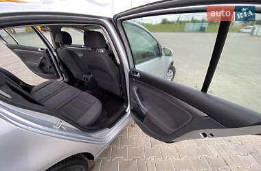 Хетчбек Volkswagen Golf 2005 в 