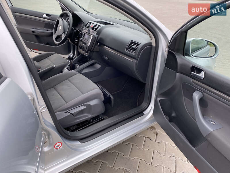 Хэтчбек Volkswagen Golf 2005 в Луцке