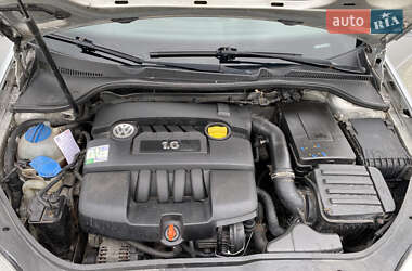 Хетчбек Volkswagen Golf 2005 в 