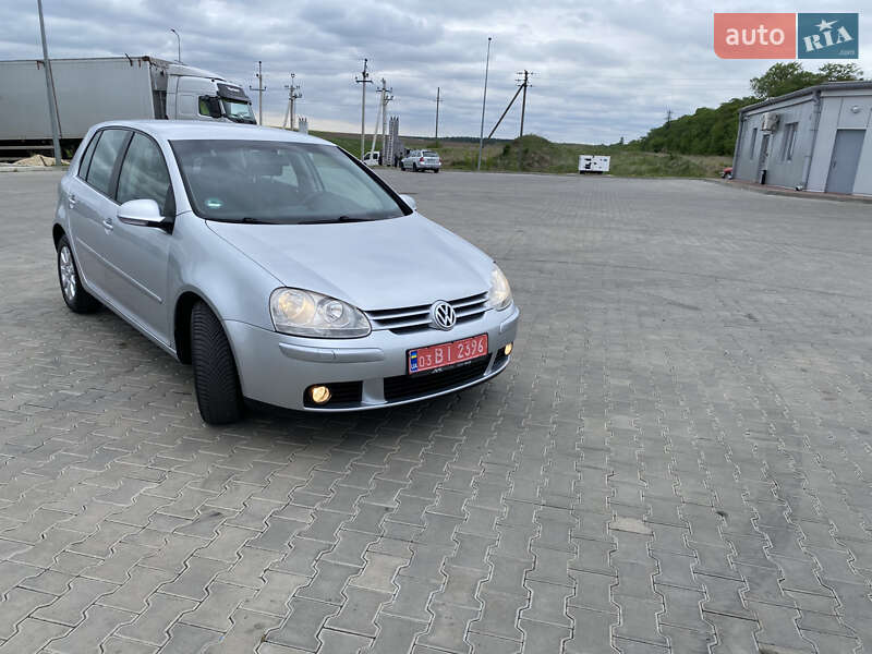 Хэтчбек Volkswagen Golf 2005 в Луцке