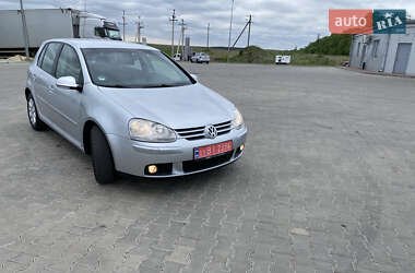 Хетчбек Volkswagen Golf 2005 в 