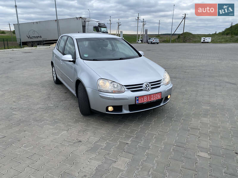 Хэтчбек Volkswagen Golf 2005 в Луцке