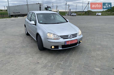 Хетчбек Volkswagen Golf 2005 в 