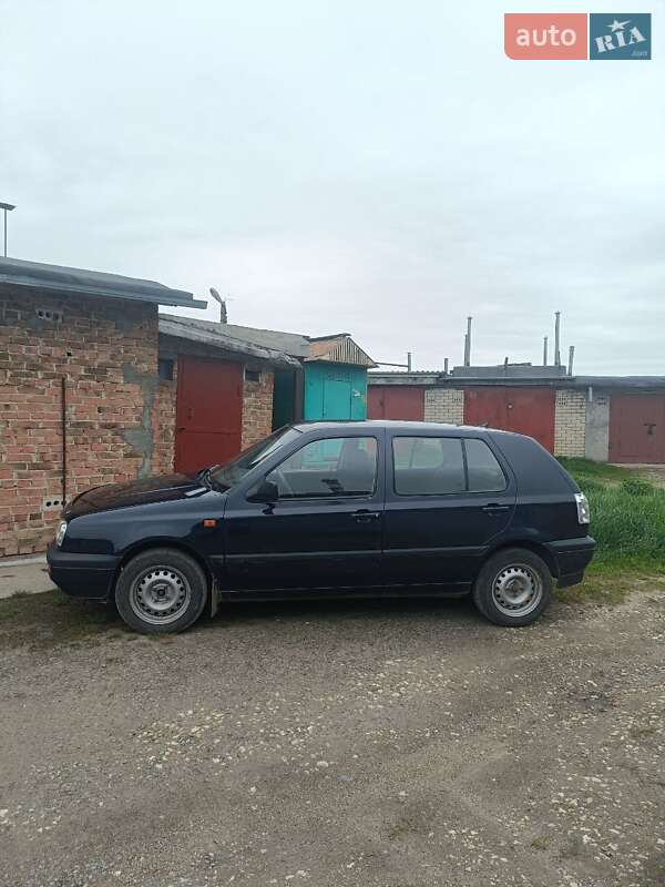 Хетчбек Volkswagen Golf 1995 в 