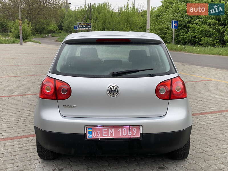 Хэтчбек Volkswagen Golf 2004 в Одессе