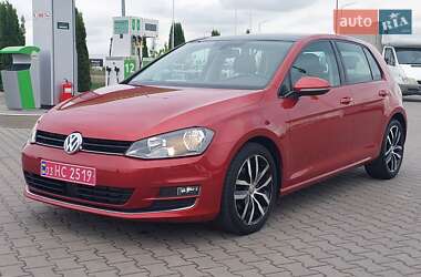 Хэтчбек Volkswagen Golf 2015 в Ровно