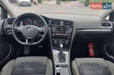 Хетчбек Volkswagen Golf 2015 в 