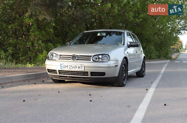 Хетчбек Volkswagen Golf 2001 в Києві