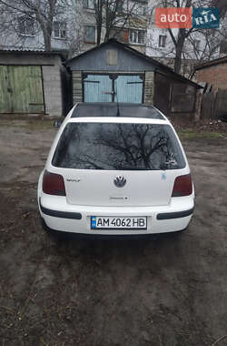 Хетчбек Volkswagen Golf 1998 в 