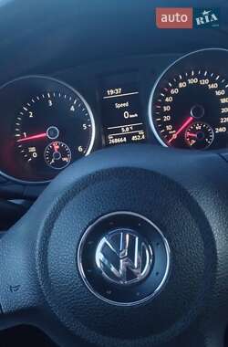 Универсал Volkswagen Golf 2009 в Сарнах