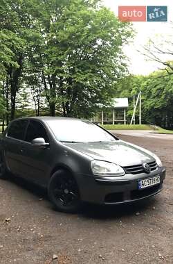 Хэтчбек Volkswagen Golf 2004 в Львове